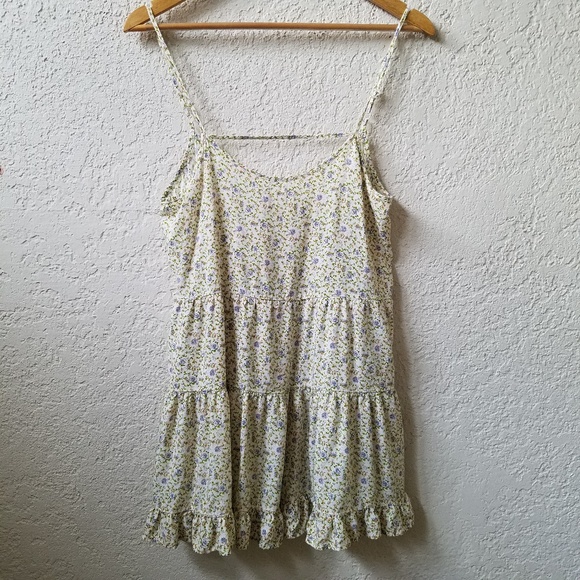 Forever 21 Tops - Forever 21 Ruffle Floral Tank Sz M